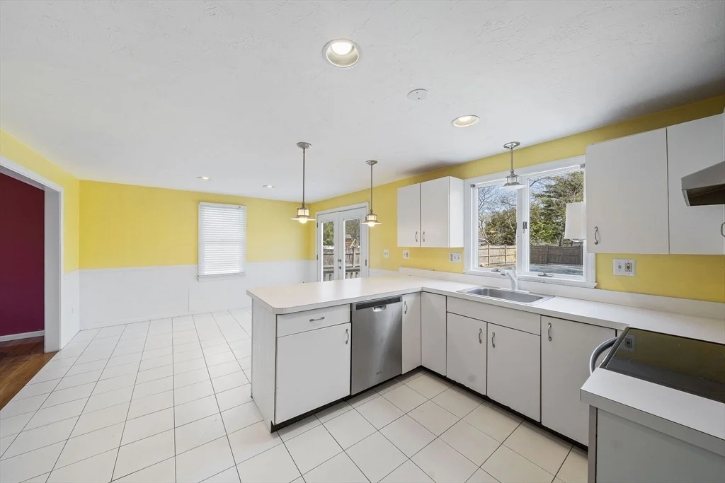 Photo of 75 Erica Dr