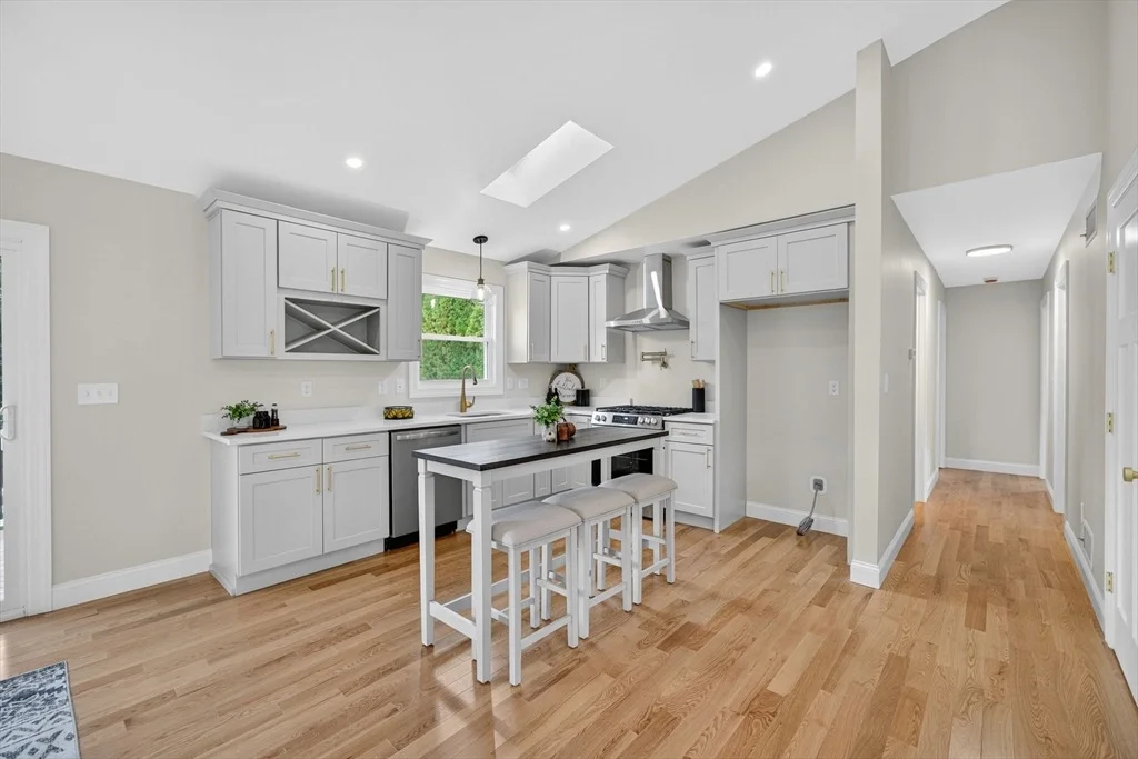 Photo of 48 Valley View Dr