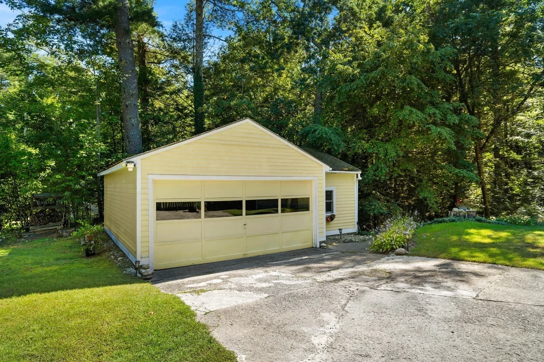 Photo of 64 Lakeside Dr