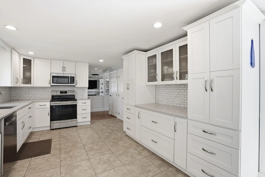 Photo of 33 Whittier Dr