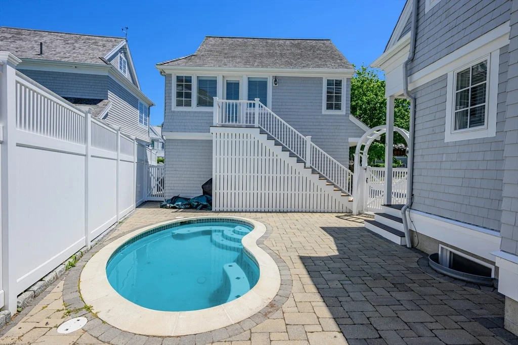 Photo of 129 Shore Dr W