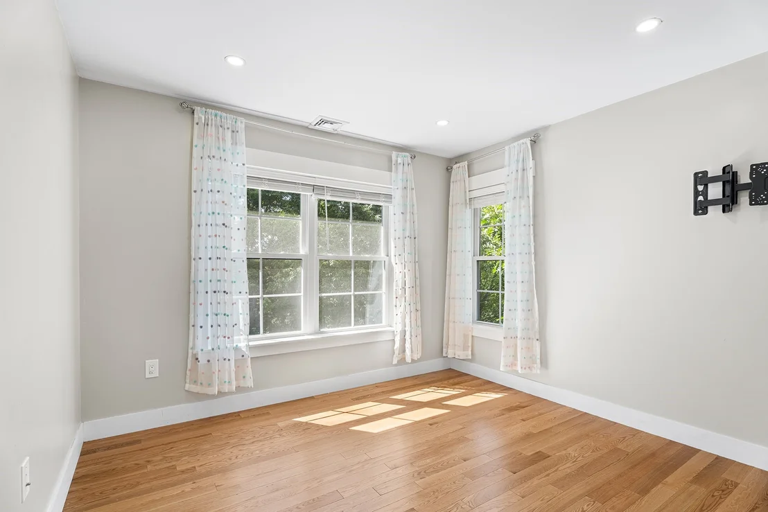 Photo of 30 Valmor St