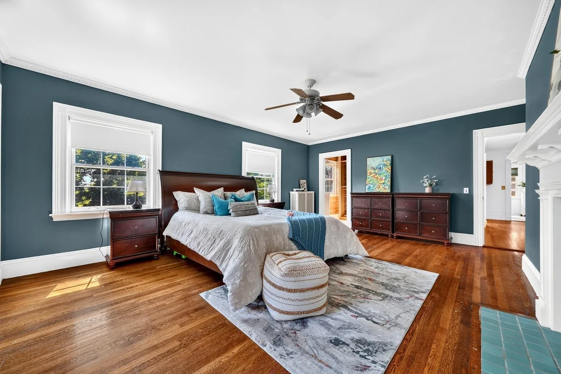 Photo of 127 Commonwealth Ave