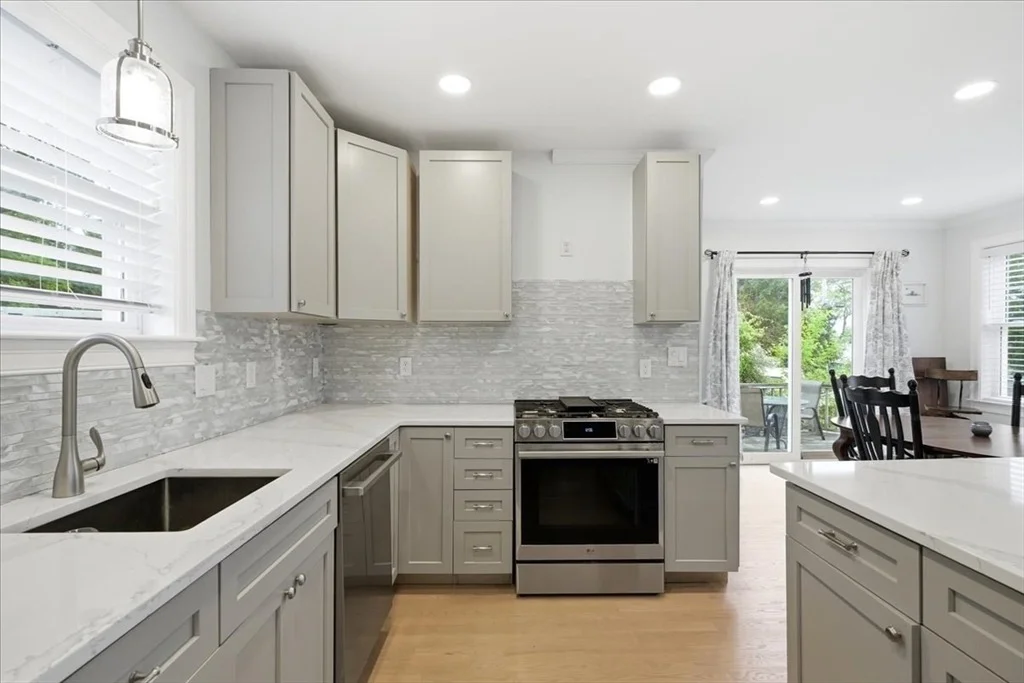 Photo of 170 Meadowview Street