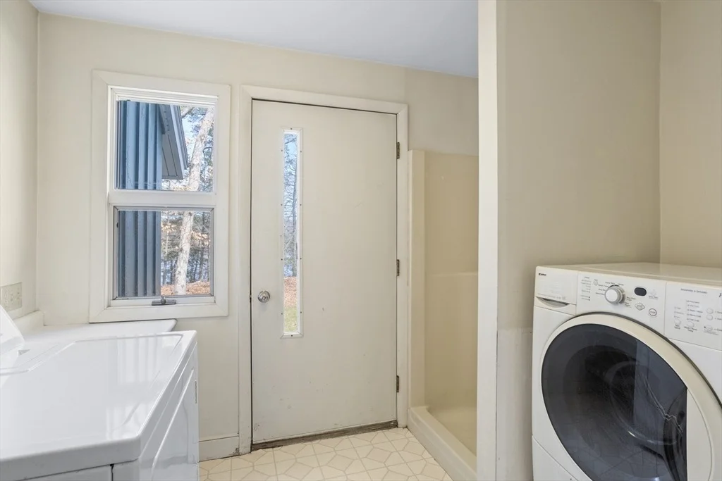 Photo of 88 Lakeview Rd