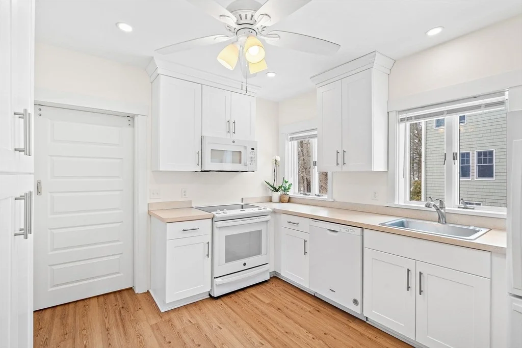 Photo of 971 Webster St