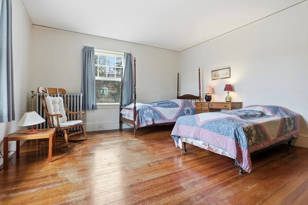 Photo of 242 Lexington Rd