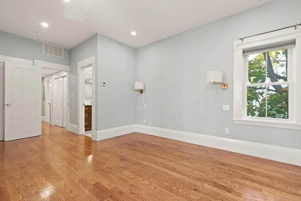 Photo of 70 School St
