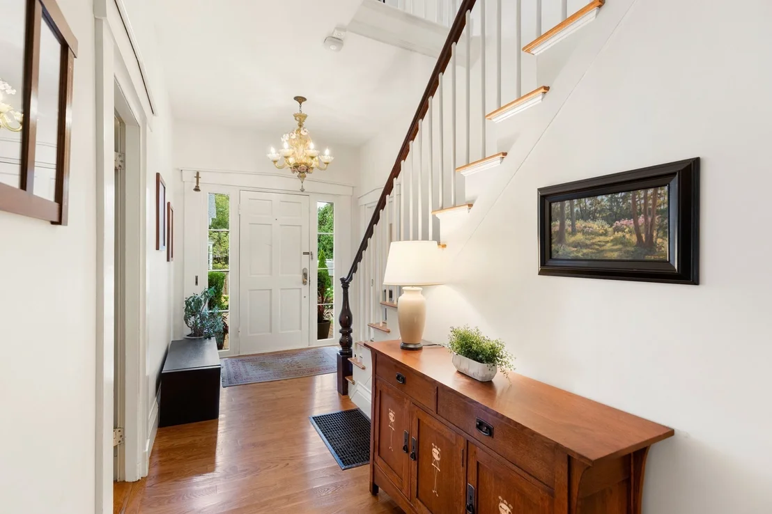 Photo of 82 Old River Place