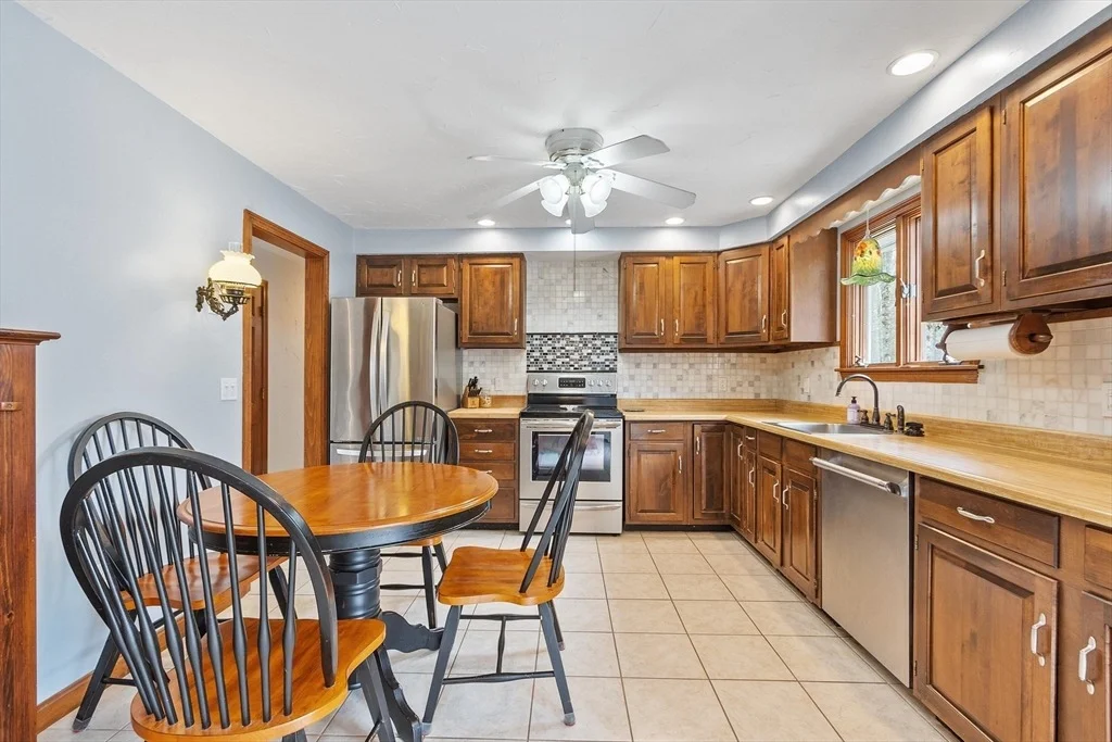 Photo of 305 Benjamin St