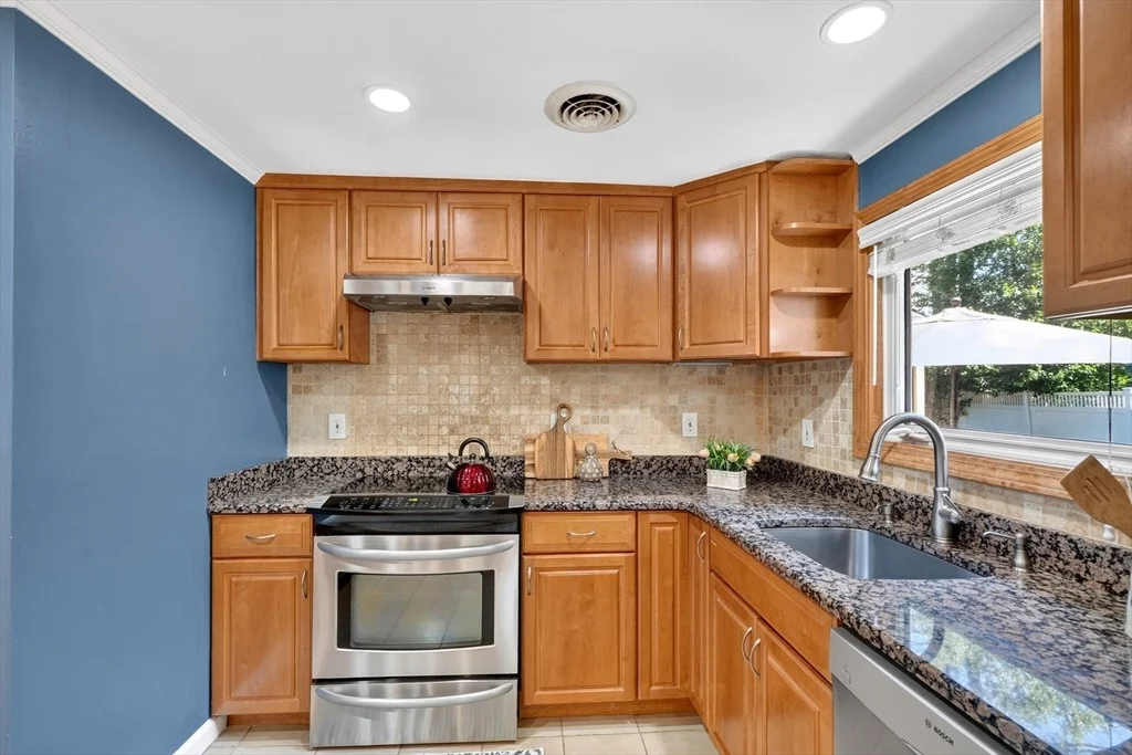 Photo of 32 Bobolink Rd