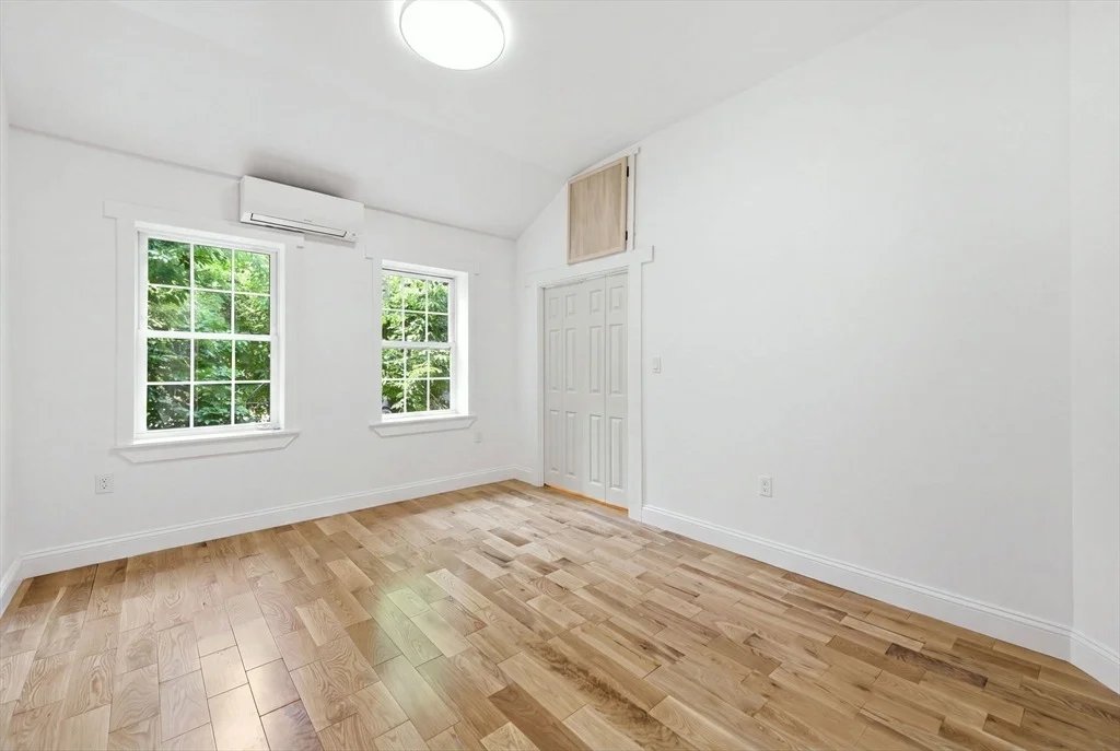 Photo of 26 Parallel St