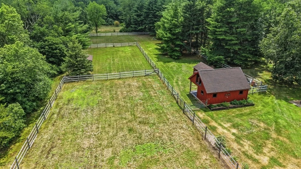Photo of 1394 Main St