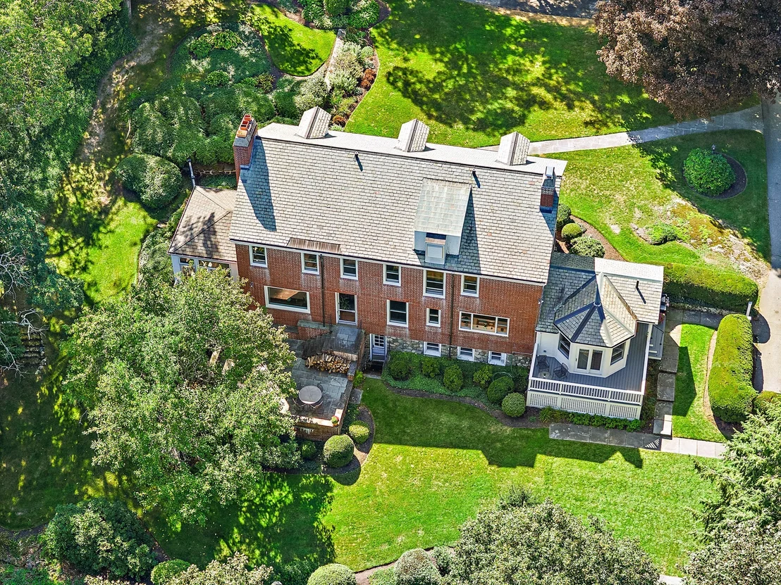 Photo of 8 Oakmount Circle