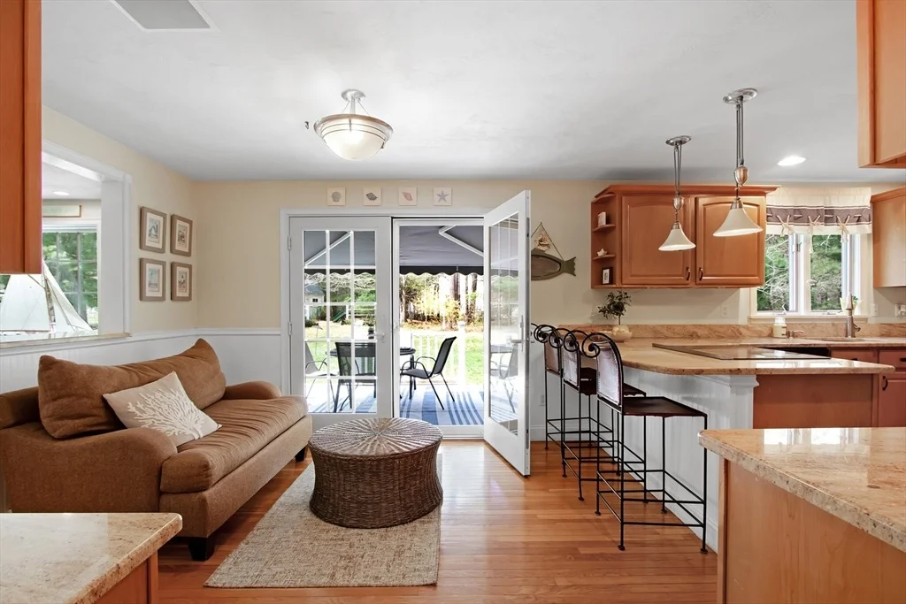 Photo of 842 Main St