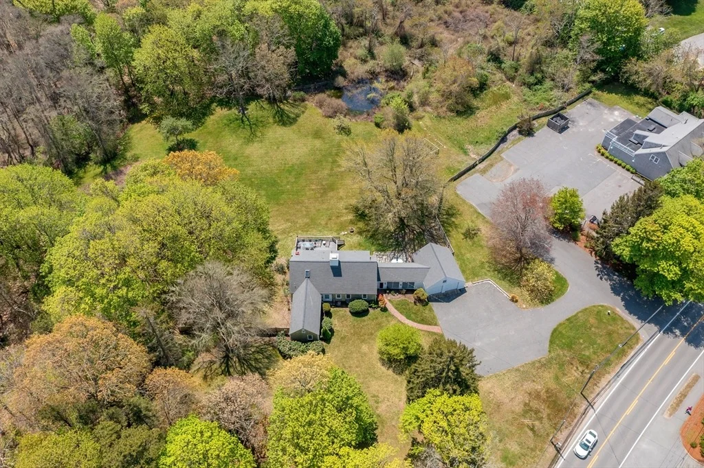 Photo of 2750 Main St