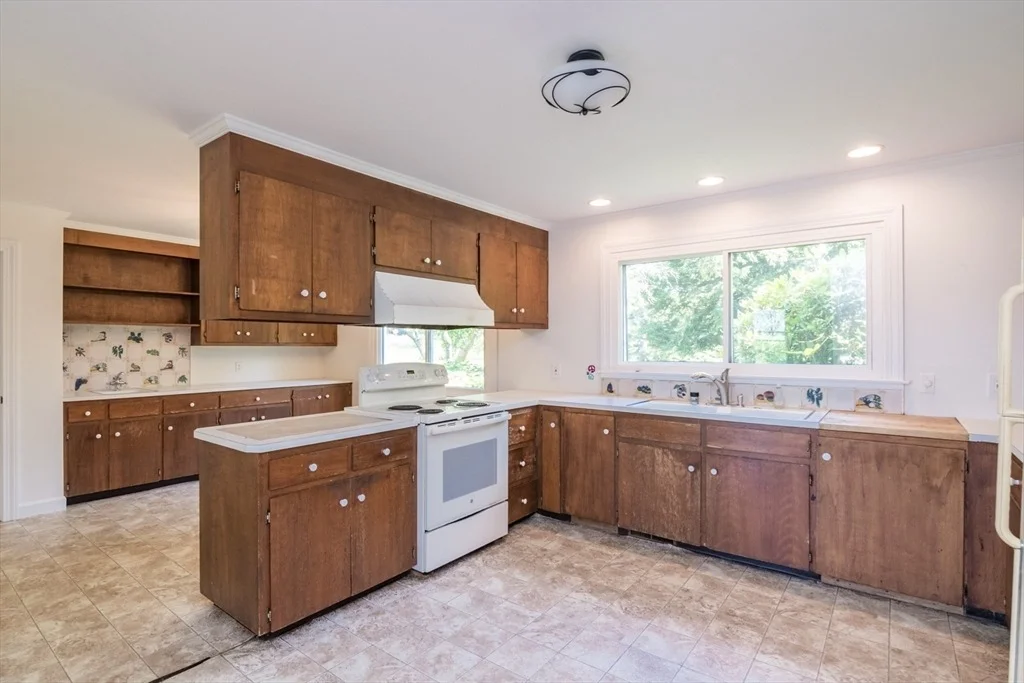 Photo of 53 Iduna Ln