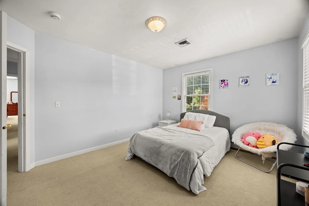 Photo of 8 Robinwood Dr