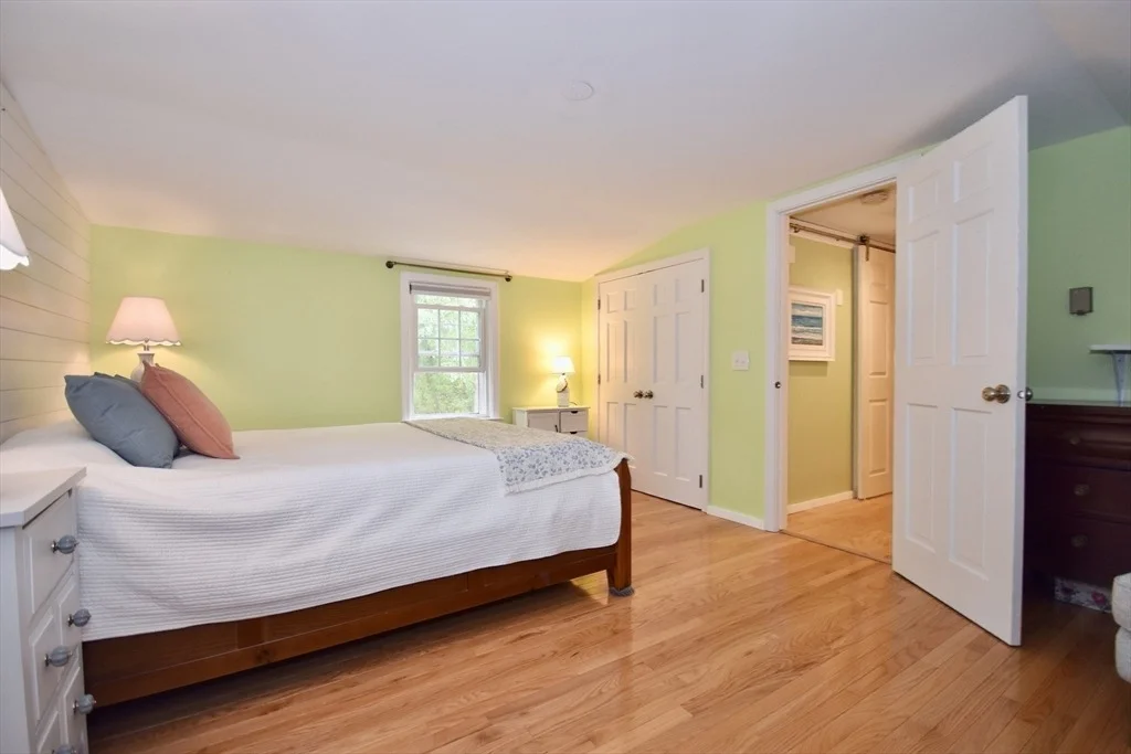 Photo of 64 Roseland Ter
