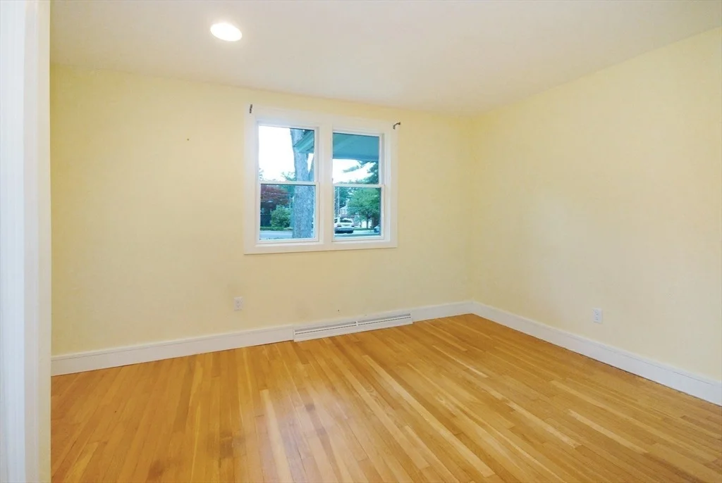 Photo of 297 Laws Brook Rd
