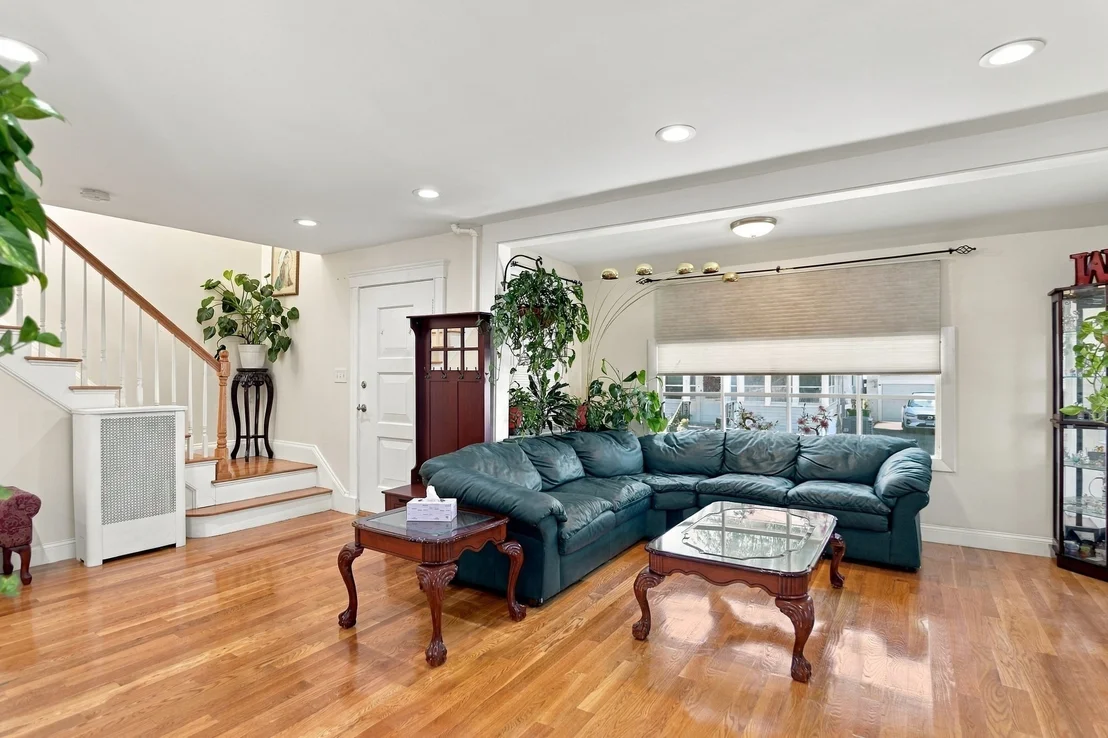 Photo of 7 Geneva Avenue