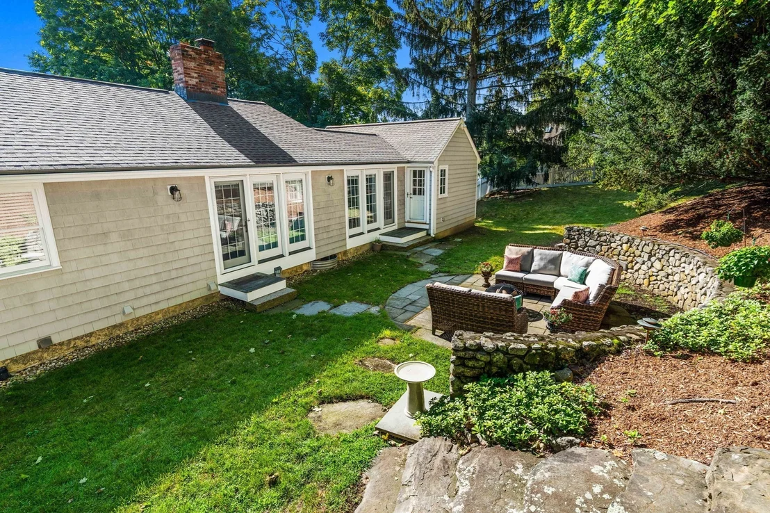 Photo of 5 Willowdale Rd