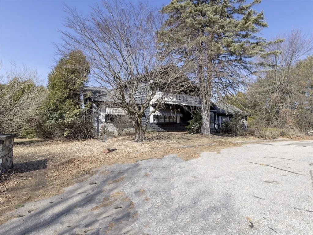 Photo of 233 Annette Ave