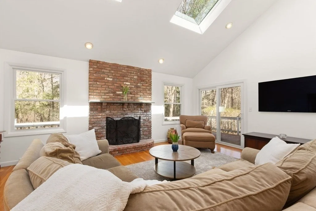 Photo of 17 Niantic Rd