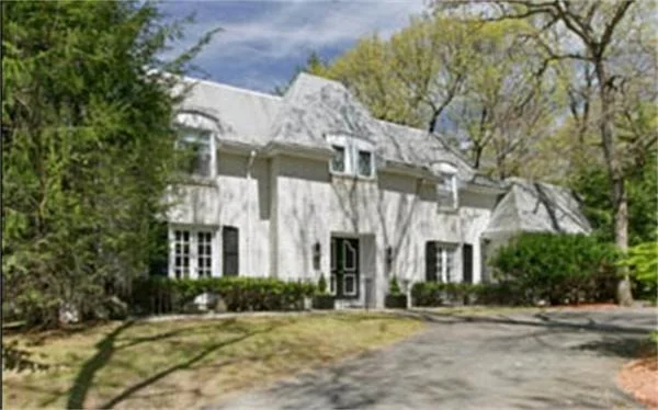 Photo of 100 Cliff Road