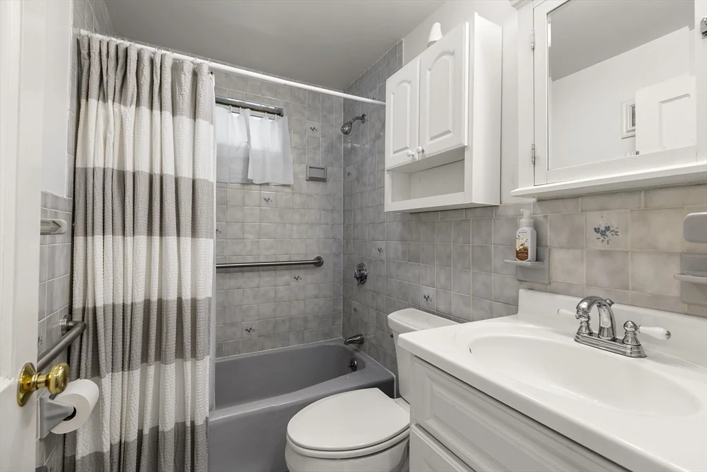 Photo of 43 Longmeadow Road