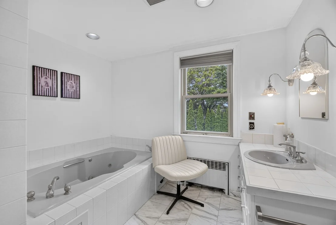 Photo of 141 Chestnut St