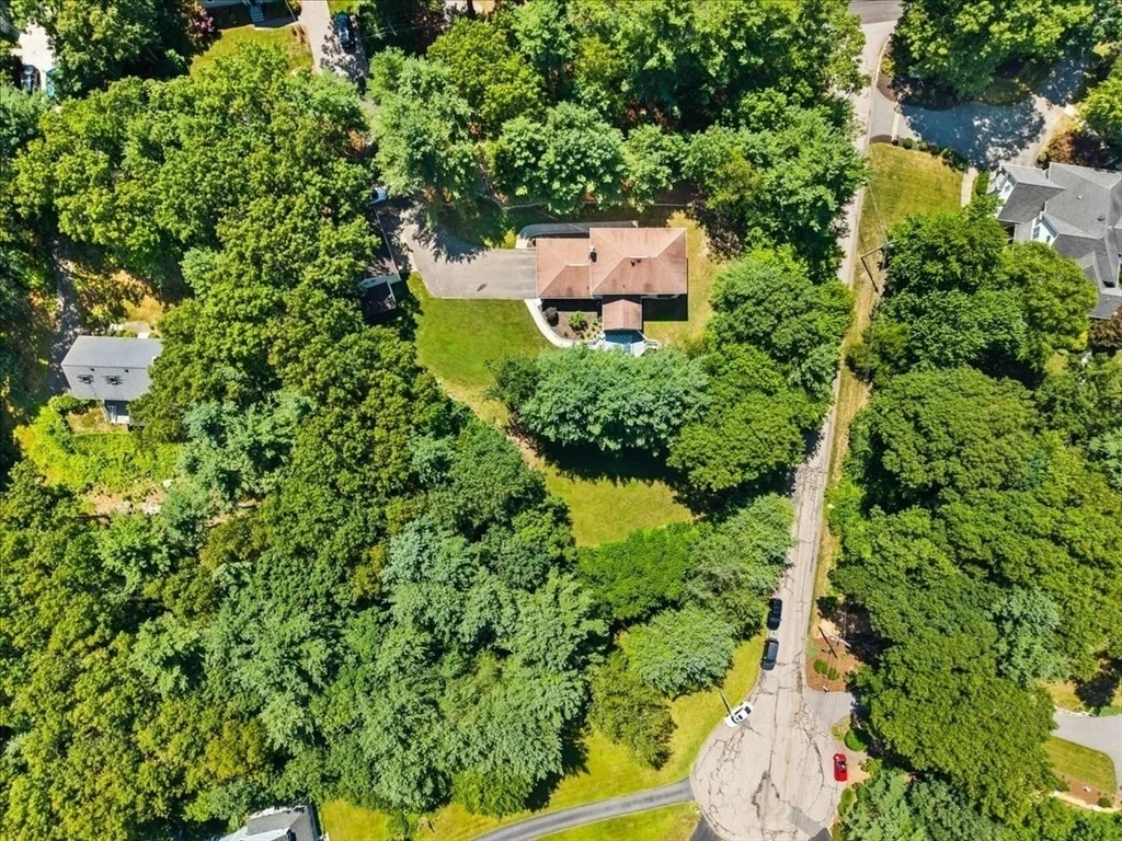 Photo of 74 Lakeview Rd