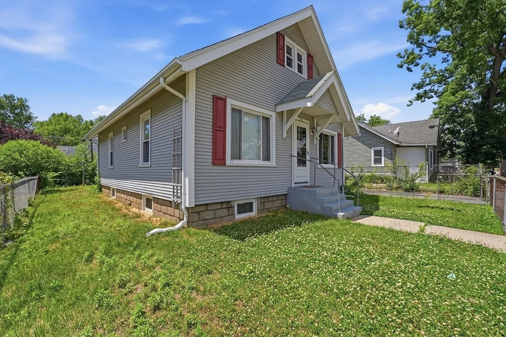 Photo of 136 Maynard St