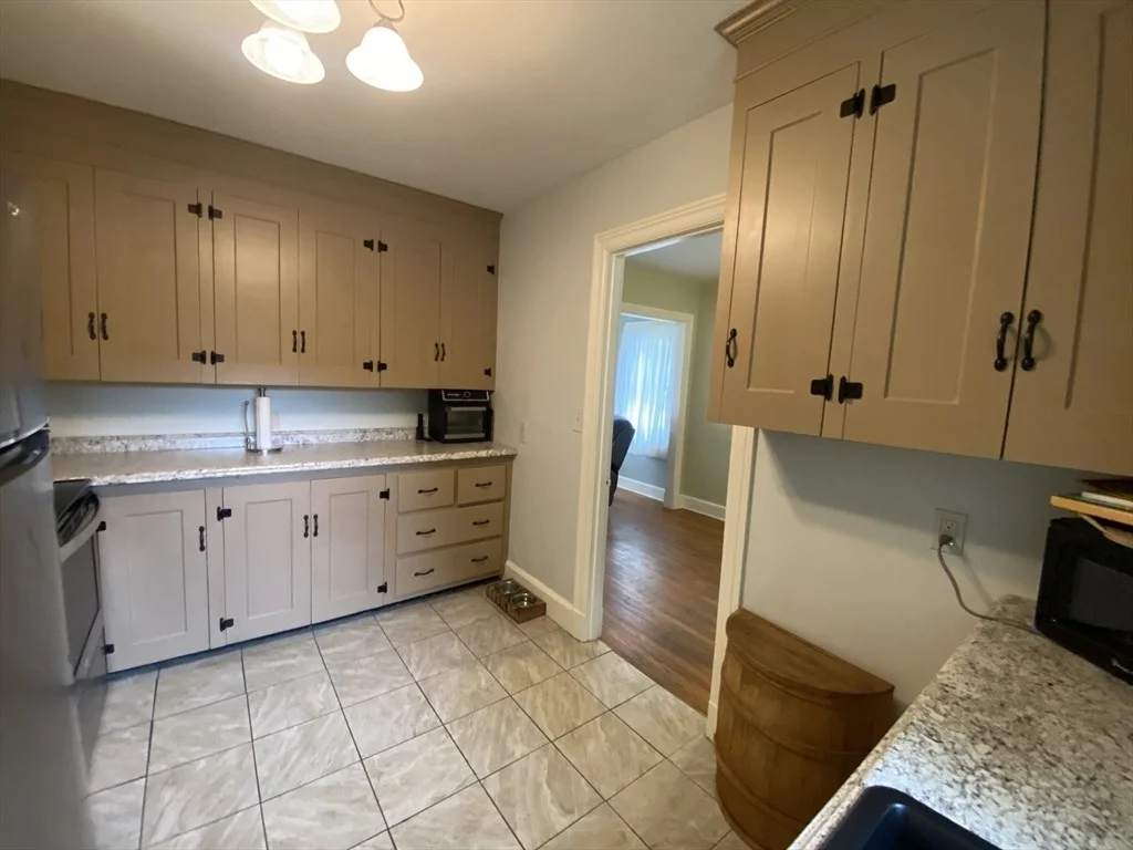Photo of 84 Thayer Rd