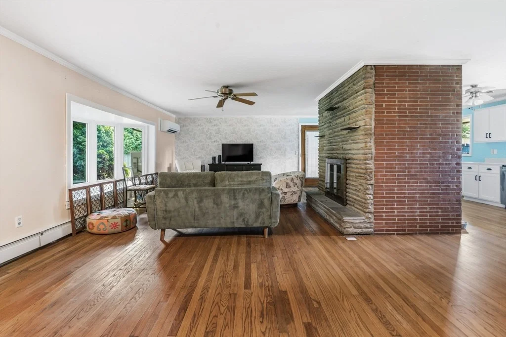 Photo of 6 Valley Ln