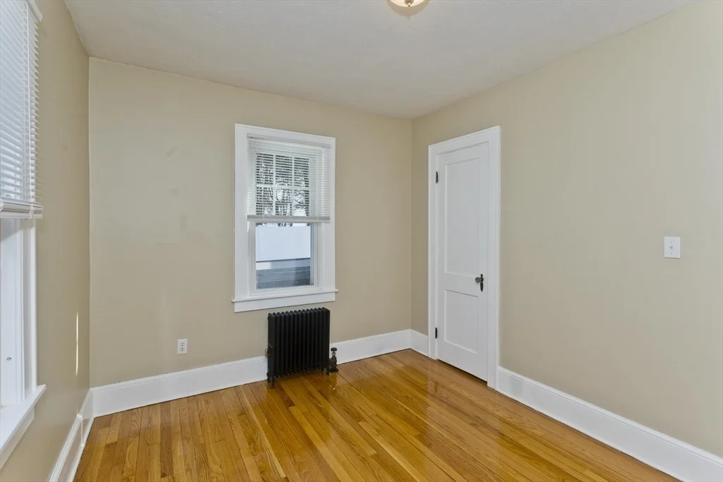 Photo of 85 Edgewater Rd