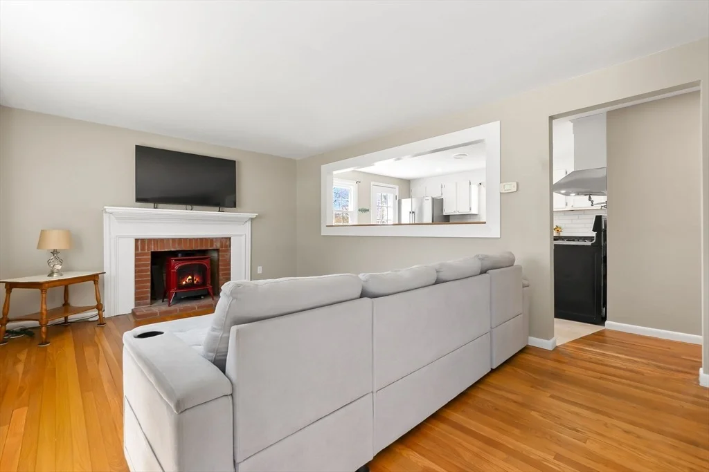 Photo of 6 Ashcroft Cir