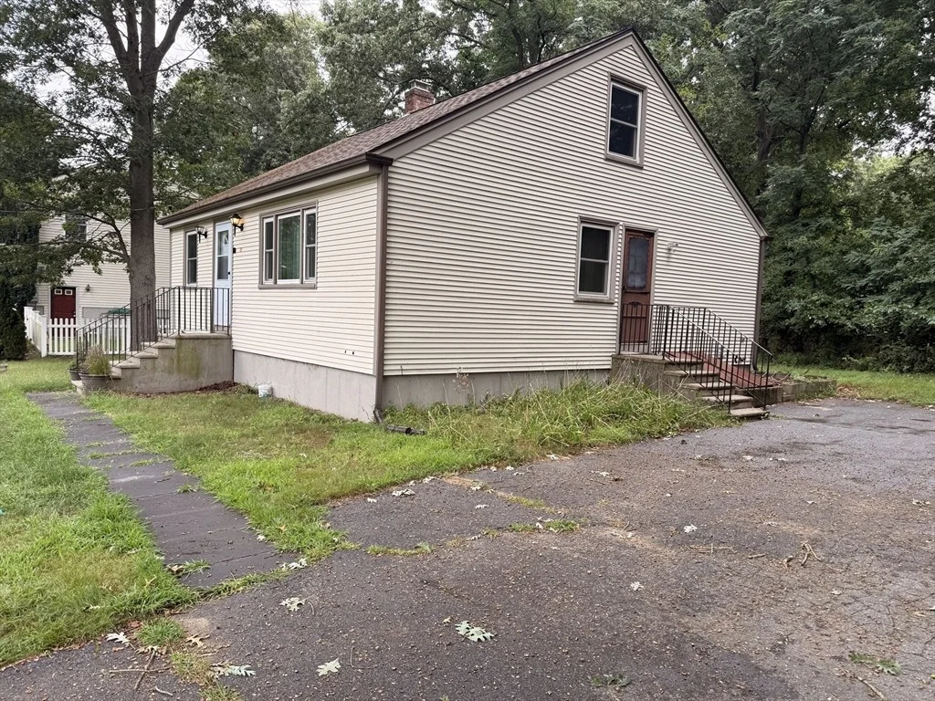 Photo of 16 Assonet Blvd