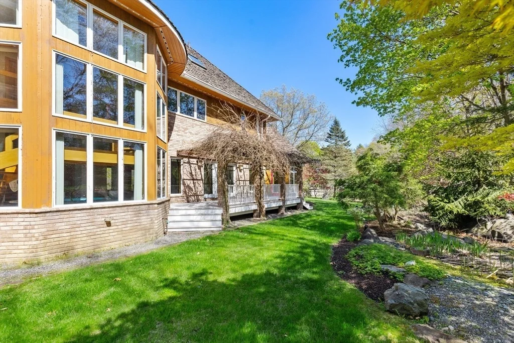 Photo of 16 Solomon Pierce Rd