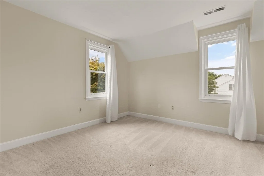 Photo of 323 Robert Rd