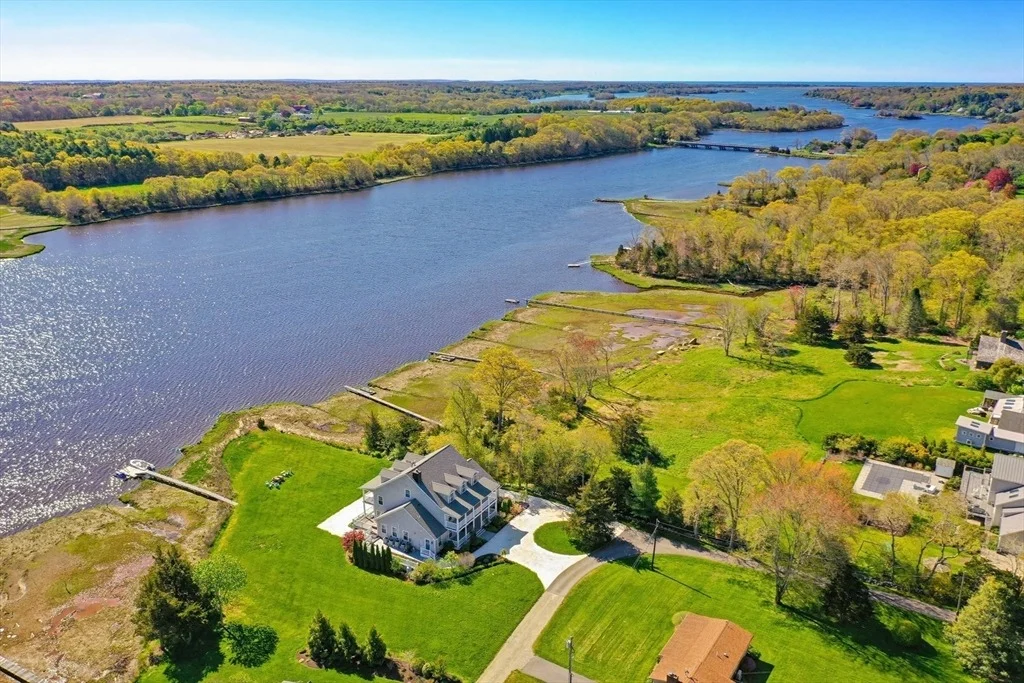Photo of 922 Drift Rd