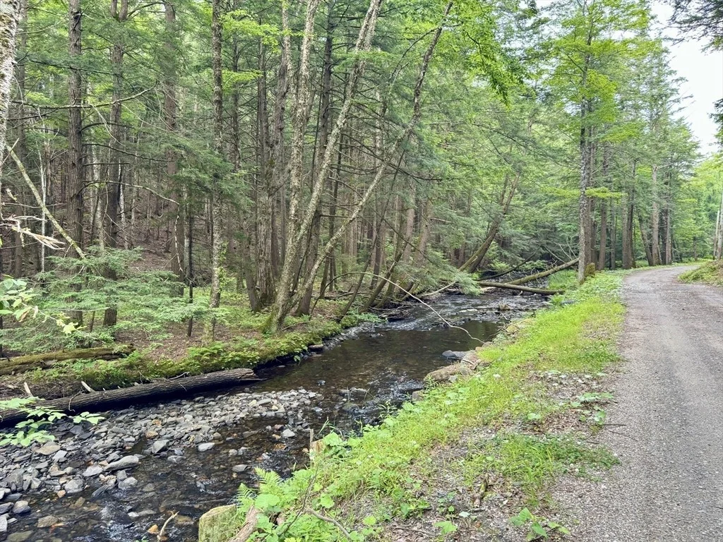 Photo of 80 River Road