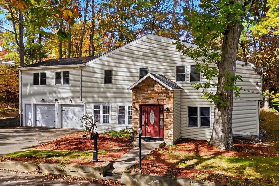 Photo of 17 Pathwood Ave