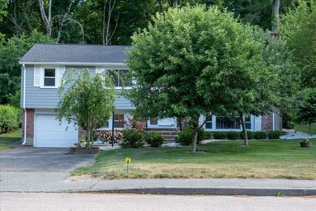 Photo of 37 Lantern Ln.