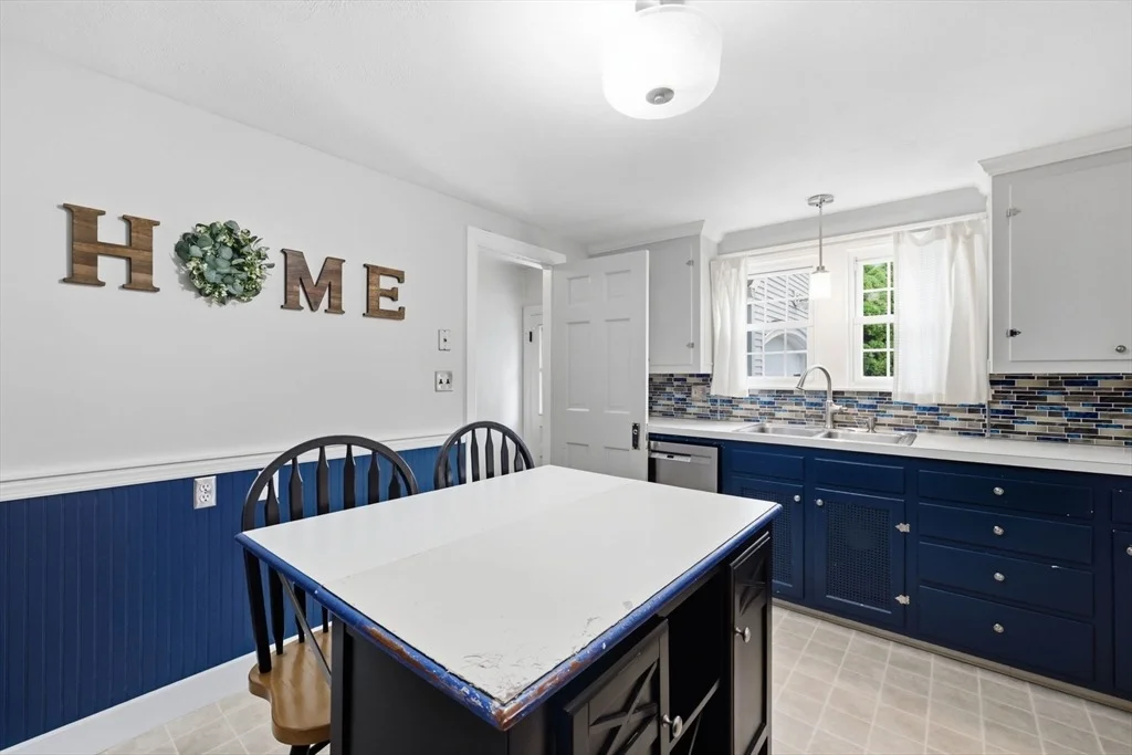 Photo of 250 Gillette Ave