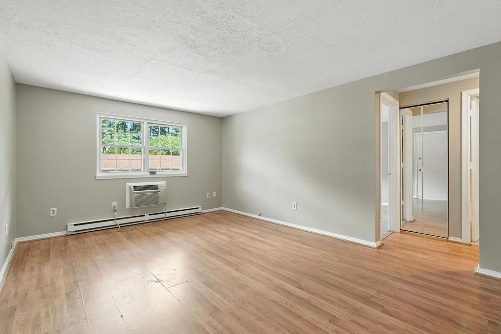 Photo of Unit E at 7 Maple Crest Cir