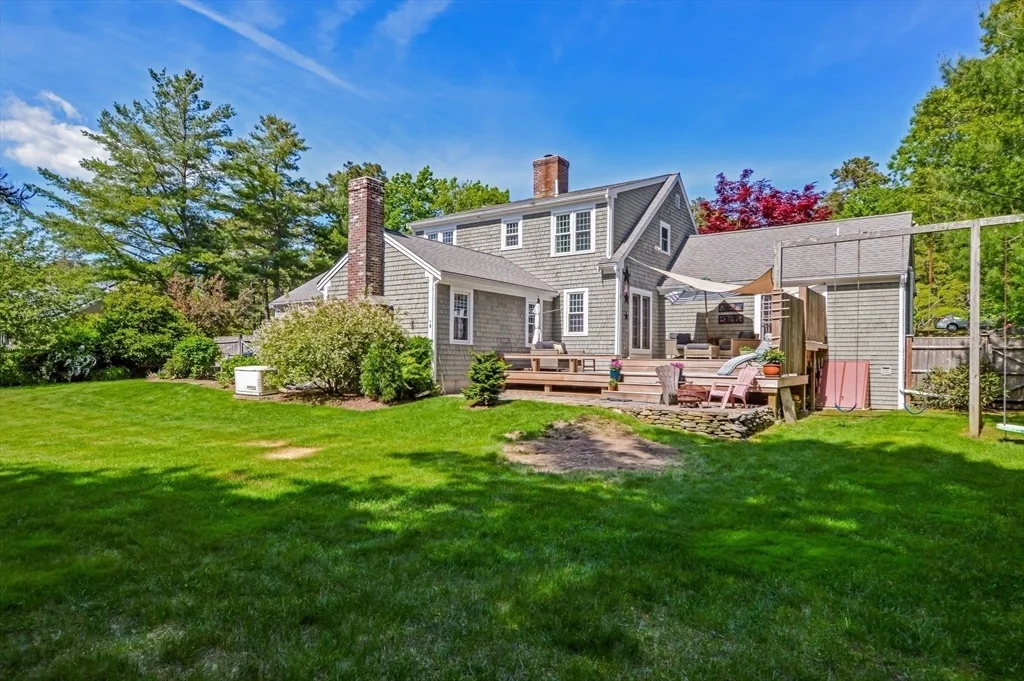 Photo of 290 Cotuit Bay Dr