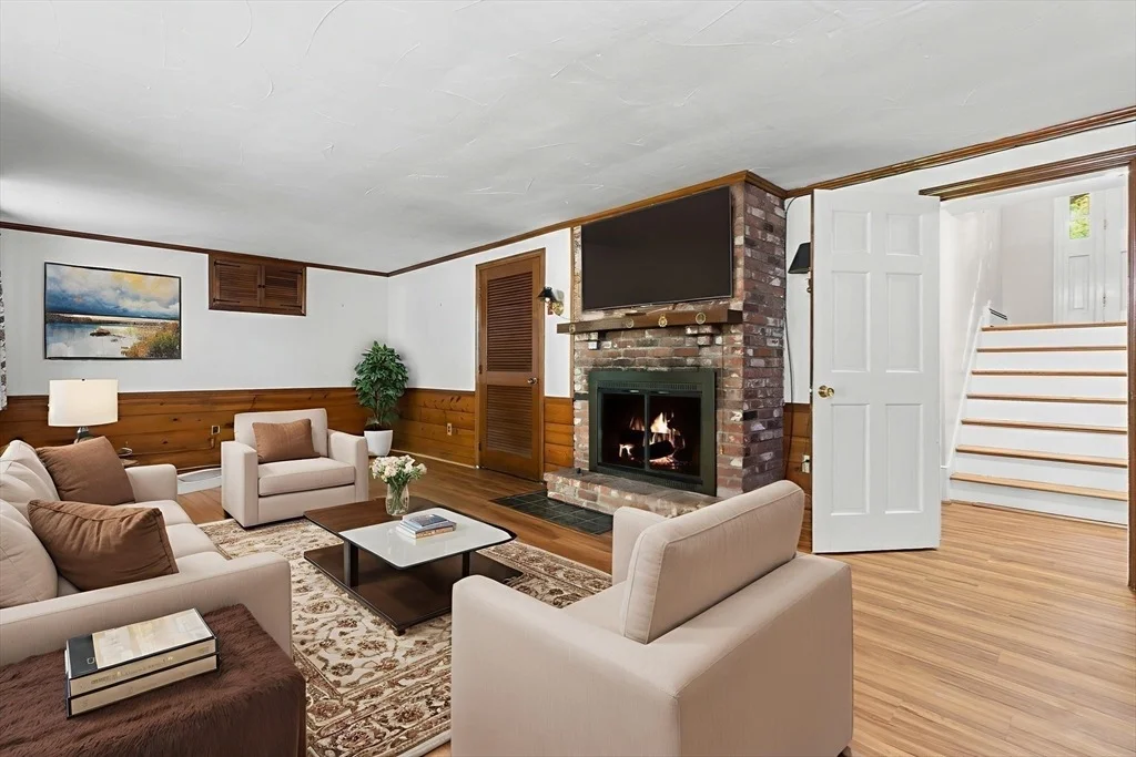 Photo of 10 Parsonage Ln