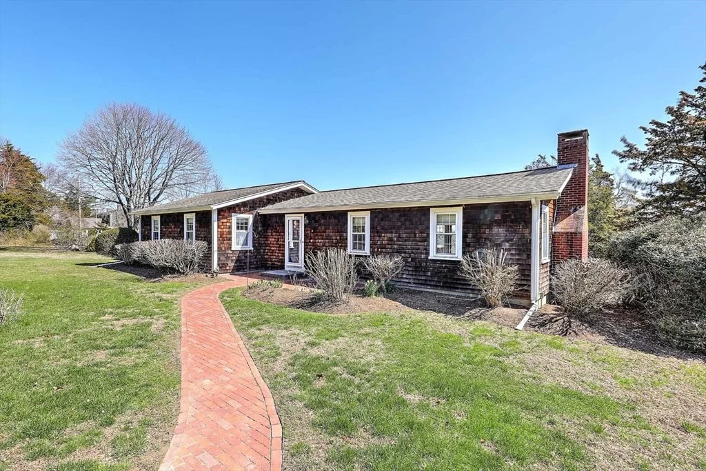 Photo of 1484 Drift Road