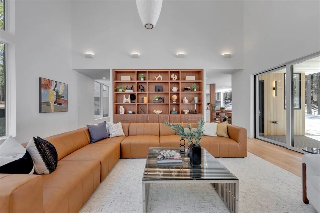 Photo of 363 College Rd